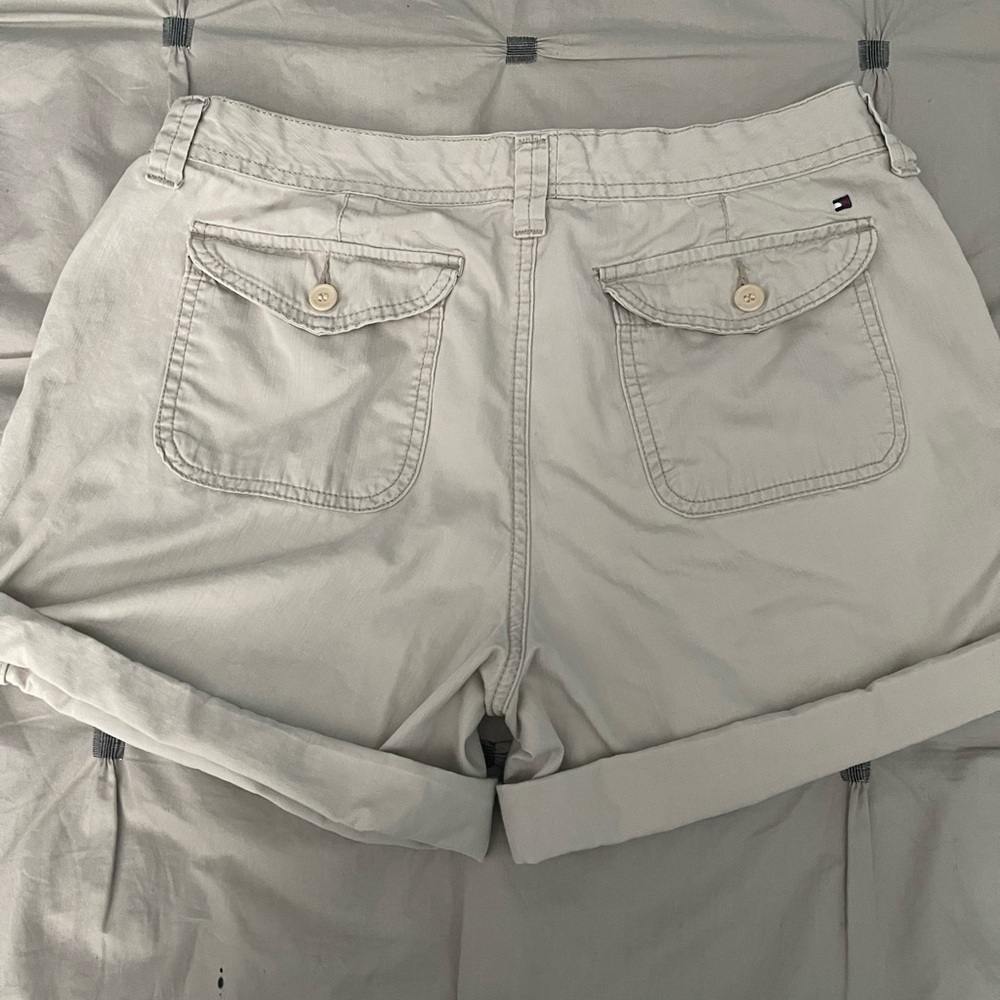 Tommy Hilfiger Women's Cream Shorts